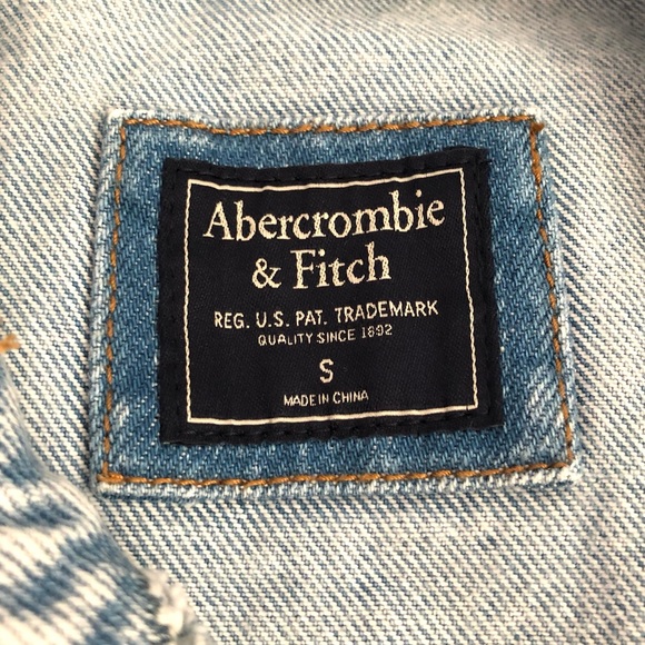 Abercrombie & Fitch Light Acid Wash Distressed Denim Jean Jacket Size Small - Picture 5 of 10